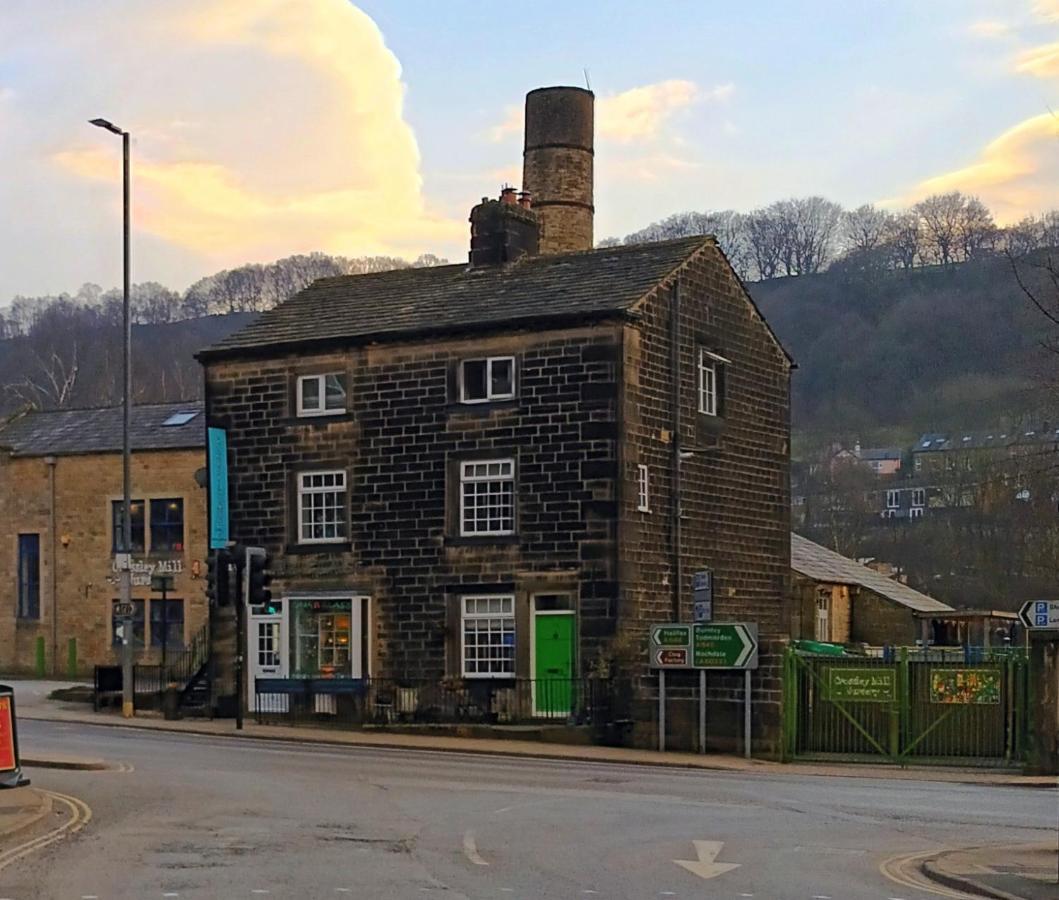 4 Bedroom Period Townhouse In The Heart Of Hebden Hebden Bridge Exterior foto