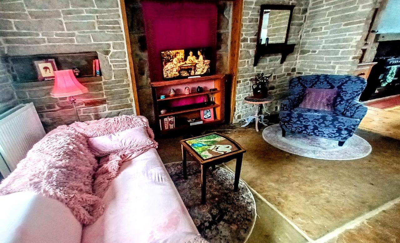 4 Bedroom Period Townhouse In The Heart Of Hebden Hebden Bridge Exterior foto
